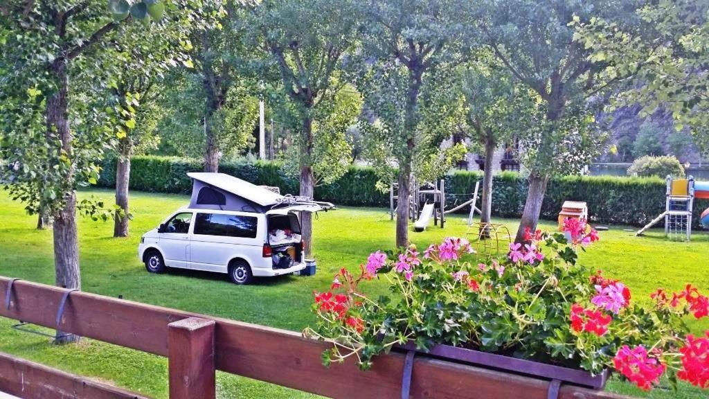 Bungalows Nou Camping La Guingueta D'Aneu Exterior foto