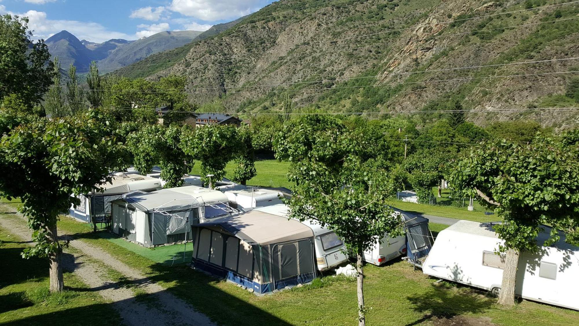 Bungalows Nou Camping La Guingueta D'Aneu Exterior foto