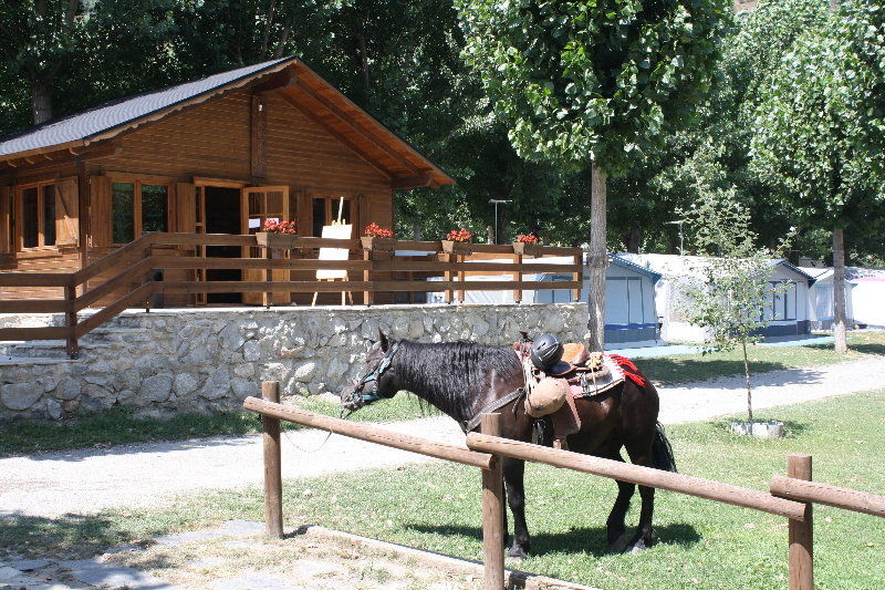 Bungalows Nou Camping La Guingueta D'Aneu Exterior foto